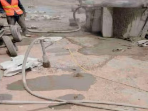 新龙水泥混凝土路面板底注浆技术 路面脱空注浆整治方案
